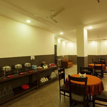 Hotel Square Stay Nuova Delhi Esterno foto