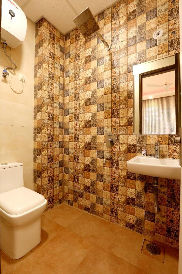 Hotel Square Stay Nuova Delhi Esterno foto