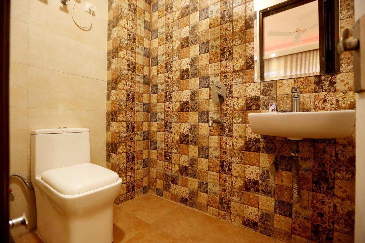 Hotel Square Stay Nuova Delhi Esterno foto